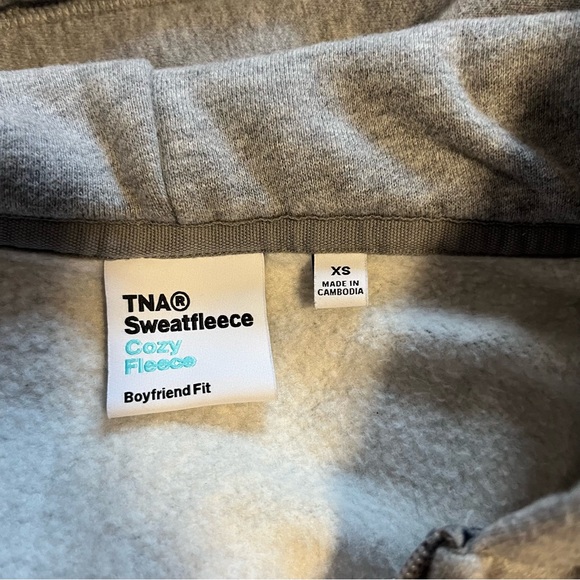 aritzia tna cropped boyfriend hoodie - Picture 2 of 3